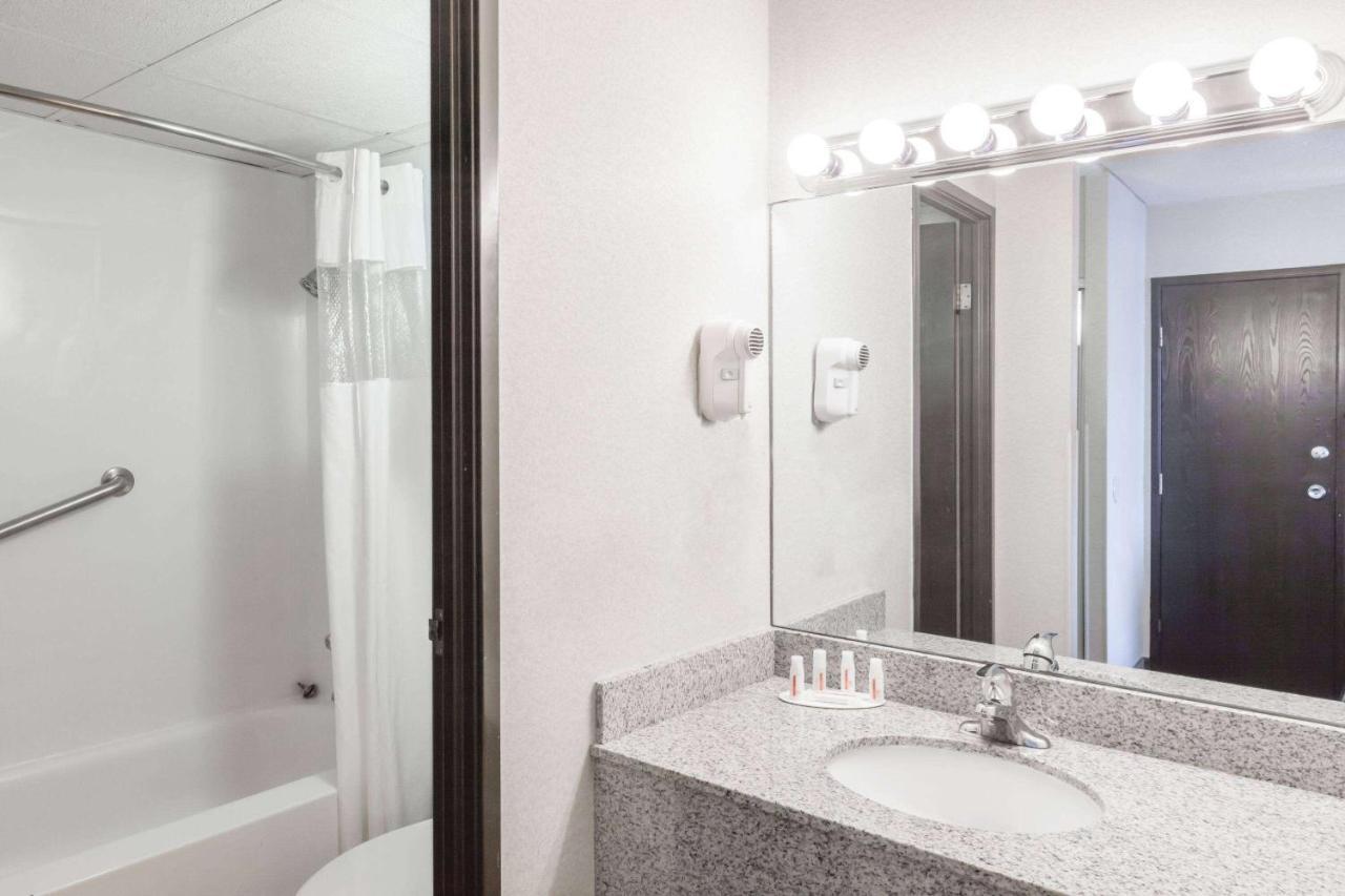 Ramada Plaza By Wyndham